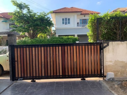 มอเตอร์ประตูรีโมทพร้อมติดตั้ง